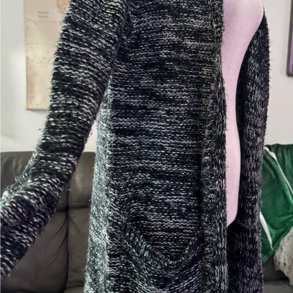 FOREVER 21 MID-THIGH LENGTH BLACK AND WHITE MARLED COZY POCKET HAVING CARDIGAN🖤 - Picture 4 of 6